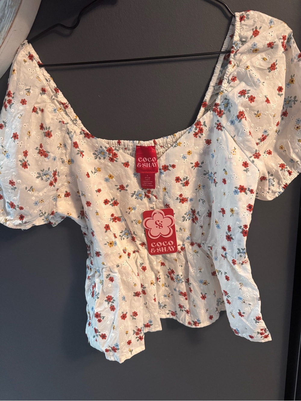 Coco & Shay White Floral Puff-Sleeve Peplum Blouse